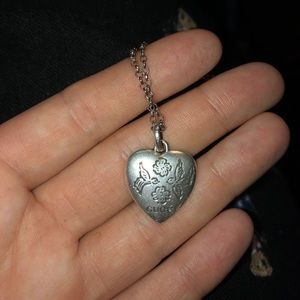 Gucci’s heart necklace
